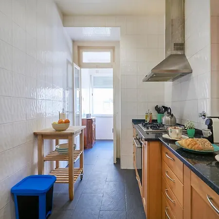 Renovated Spacious Baixa Apartment, By Timecooler Apartman Lisboa