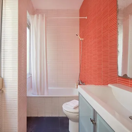 Renovated Spacious Baixa Apartment, By Timecooler Apartman *