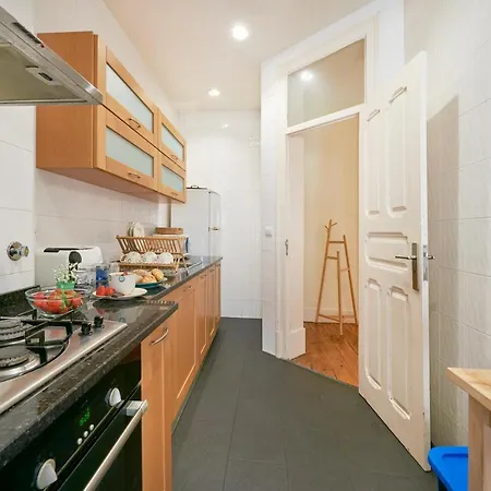 Renovated Spacious Baixa Apartment, By Timecooler Apartman *