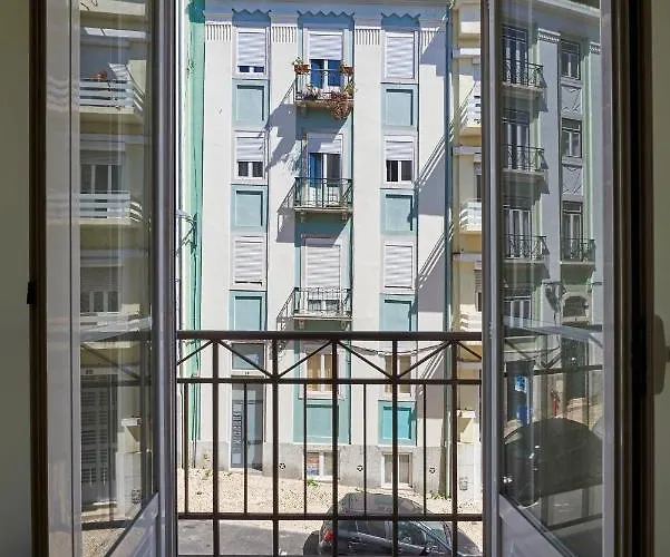 Renovated Spacious Baixa Apartment, By Timecooler