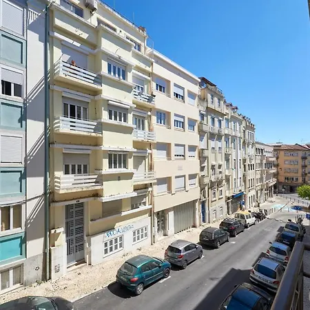 Renovated Spacious Baixa Apartment, By Timecooler * Lizbona